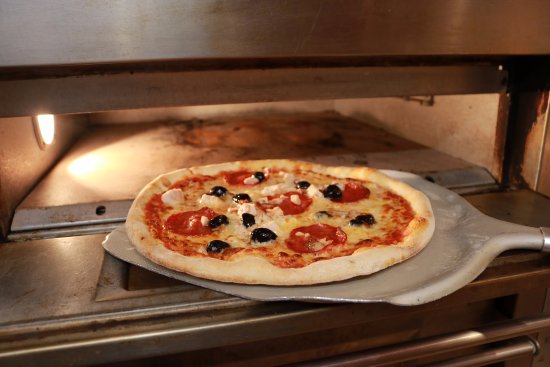 ¿Cómo cocinar en un horno de pizza a gas?